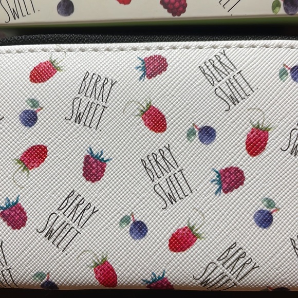 Rae Dunn 5 piece Manicure Kit - Picture 3 of 5